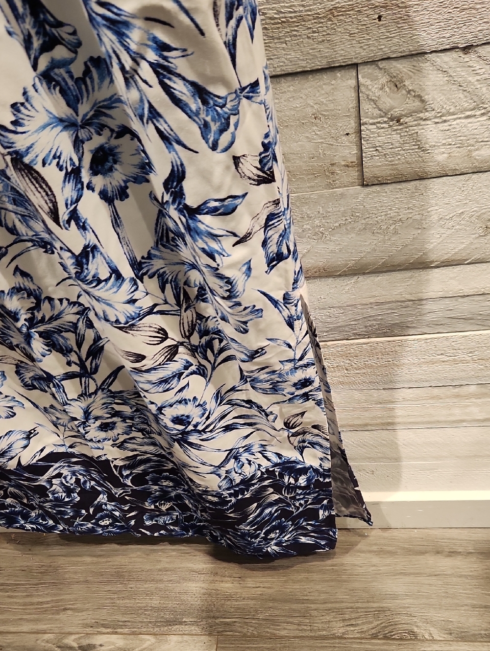 EUC Tommy Bahama White Maxi Dress with Blue Floral Print Sz M - Picture 7 of 8